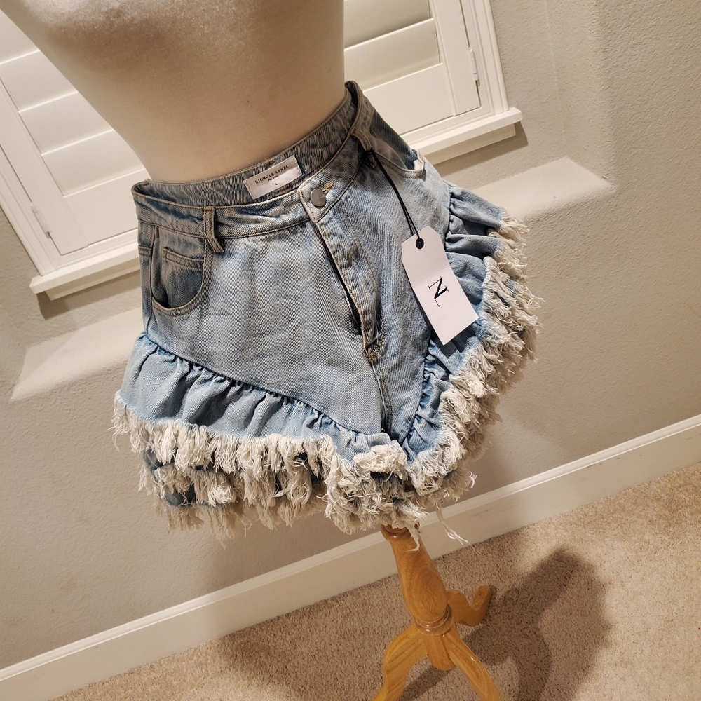 Ruffle detail denim shorts